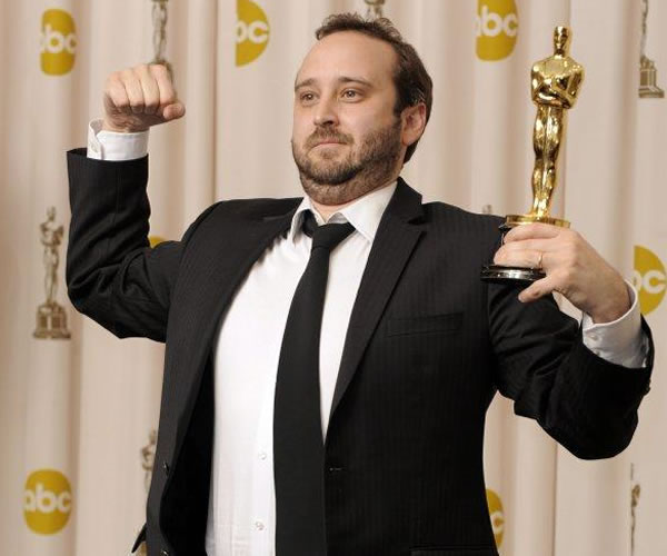Nicolas Schmerkin sostiene su premio Oscar al Mejor Corto Animado por Logorama - EFE