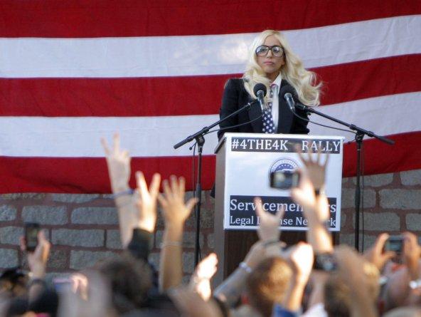 Lady Gaga protesta a favor de militares gays. EFE