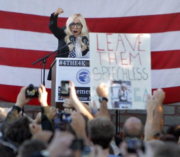 Lady Gaga protesta a favor de militares gays. EFE