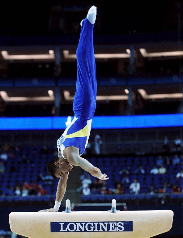 Campeonato Mundial de Gimnasia Artística - El gimnasta colombiano J.Lopez Giraldo ejecuta su ejercicio de potro con arcos EFE