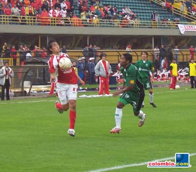 Santa Fe 1 - 2 Equidad - Finalización 2007 - Suarez ataca, se viene el penal - Foto: Leonardo Quimbay - www.colombia.com