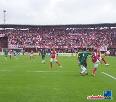 Santa Fe 1 - 2 Equidad - Finalización 2007 - Giraldo marca a Villareal - Foto: Leonardo Quimbay - www.colombia.com