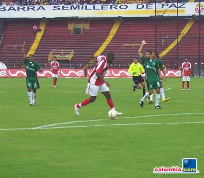 Santa Fe 1 - 2 Equidad - Finalización 2007 - Preciado está adelantado - Foto: Leonardo Quimbay - www.colombia.com