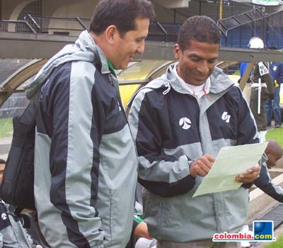 Santa Fe 1 - 2 Equidad - Finalización 2007 - Alexis García, técnico de Equidad, analiza el juego - Foto: Leonardo Quimbay - www.colombia.com