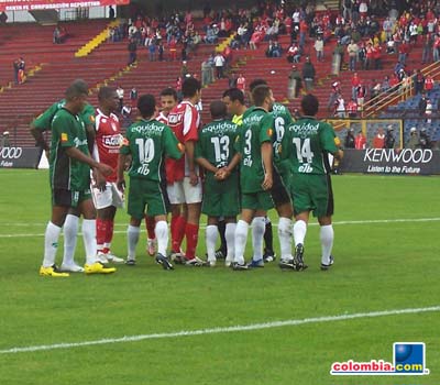 Santa Fe 1 - 2 Equidad - Finalización 2007 - Santa Fe y Equidad luchan - Foto: Leonardo Quimbay - www.colombia.com
