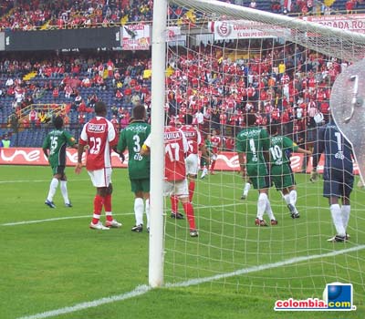 Santa Fe 1 - 2 Equidad - Finalización 2007 - Santa Fe ataca - Foto: Leonardo Quimbay - www.colombia.com