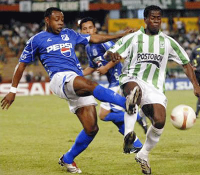Nacional 2-Millonarios 3 / Sudamericana 2007 - Gonzalo Martínez marca - Foto: Efe