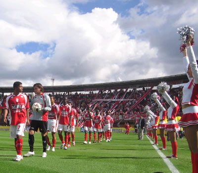 Santa Fe 1-1 Real C./ Finalización 2007 - Salida de Santa Fe - Foto:Leonardo Quimbay