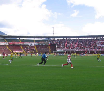 Santa Fe 1-1 Real C./ Finalización 2007 - Santa Fe ataca - Foto:Leonardo Quimbay