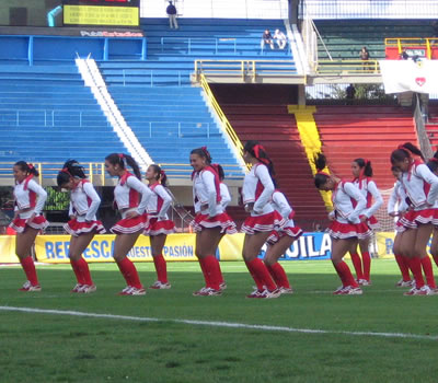 Santa Fe 1-1 Real C./ Finalización 2007 - Porristas locales - Foto: Leonardo Quimbay