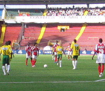 Santa Fe 1-1 Real C./ Finalización 2007 - Santa Fe ataca - Foto:Leonardo Quimbay
