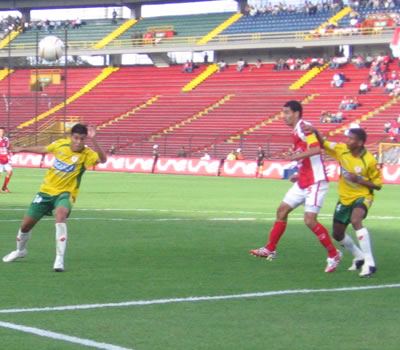 Santa Fe 1-1 Real C./ Finalización 2007 - Nájera espera el balón - Foto:Leonardo Quimbay