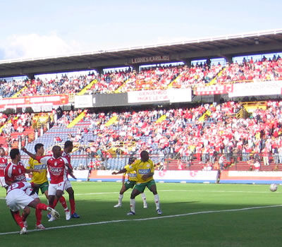 Santa Fe 1-1 Real C./ Finalización 2007 - Balón afuera - Foto:Leonardo Quimbay