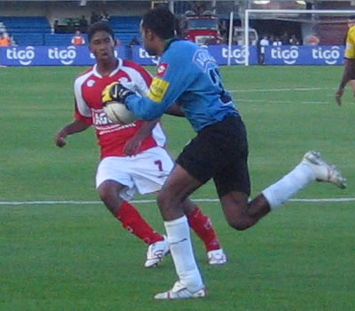 Santa Fe 1-1 Real C./ Finalización 2007 - Carabalí muy seguro - foto:Leonardo Quimbay