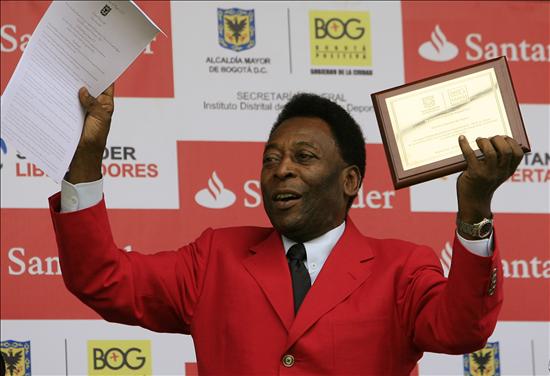 El rey Pelé en Bogotá - El Astro del fútbol fue declarado huésped de honor y embajador del deporte, en Bogotá Foto: EFE