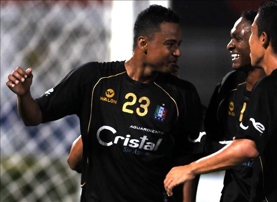 El debut de Once Caldas en la Copa Libertadores - Jaime Castrill�n y sus compa�eros. EFE