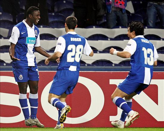 Manuel Gon�alves Varela celebra el gol. EFE