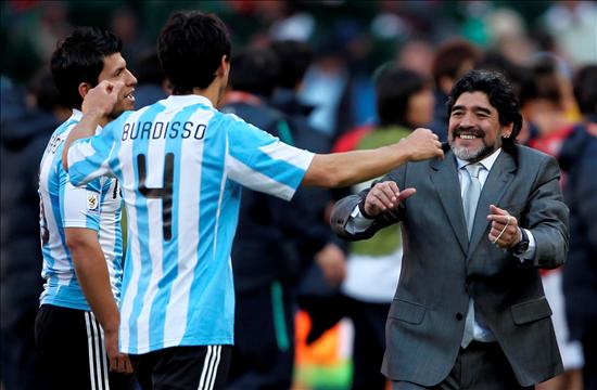 El vistoso f�tbol 'albiceledste'. EFE