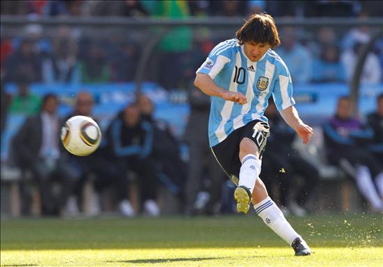 El vistoso f�tbol 'albiceleste'. EFE