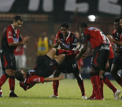 Urbano salvador del Cúcuta - Cúcuta 1-0 Chivas de Guadalajara - Foto: AFP