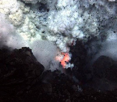 Erupción de volcán submarino - Foto: EFE