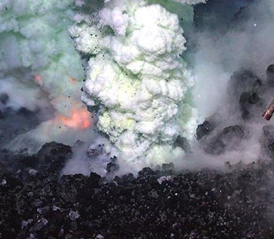 Erupción de volcán submarino - Foto: EFE
