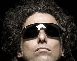 Calamaro abandona Twitter, dice que es una pérdida de tiempo Calamaro abandona Twitter, dice que es una pérdida de tiempo