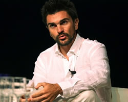 Juanes se compromete a trabajar contra la guerra de pandillas Juanes se compromete a trabajar contra la guerra de pandillas