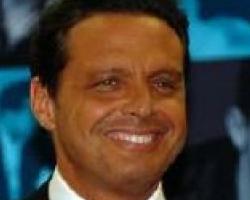 Un radiante Luis Miguel presenta su nuevo disco Un radiante Luis Miguel presenta su nuevo disco