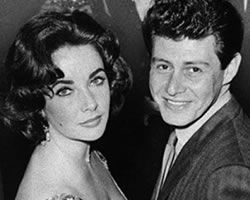 El cantante estadounidense Eddie Fisher junto a Liz Taylor El cantante estadounidense Eddie Fisher junto a Liz Taylor