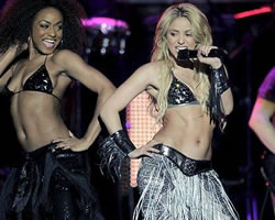 Shakira en su presentación de los MTV Europeos. Foto: EFE