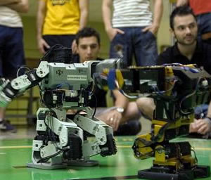 Robots durante la batalla. EFE